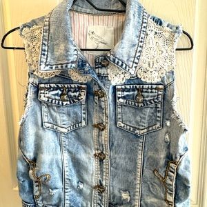 Ladies Anthropologie bird Jean jacket with crochet laced